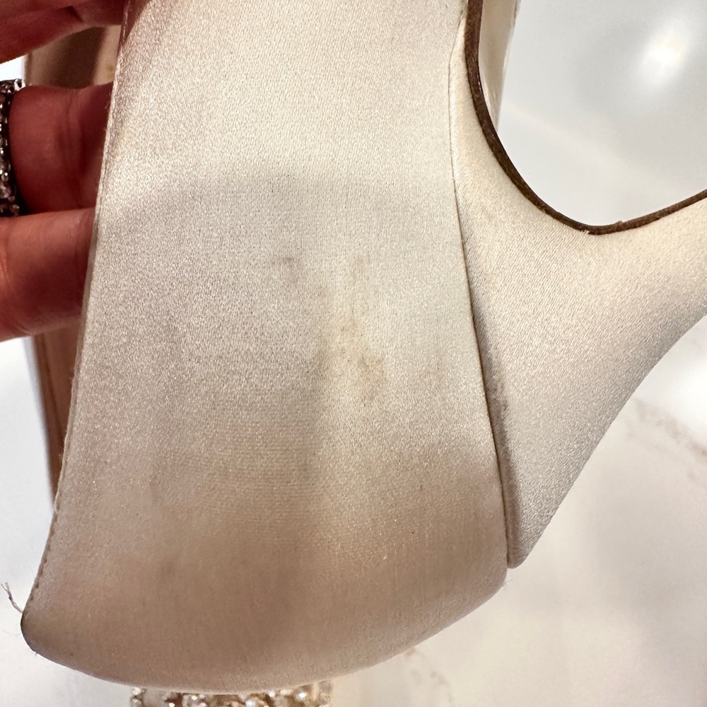 Kate Spade Satin Ivory Heels with Rose Embellishments (Size 8.5) - Picture 12 of 13